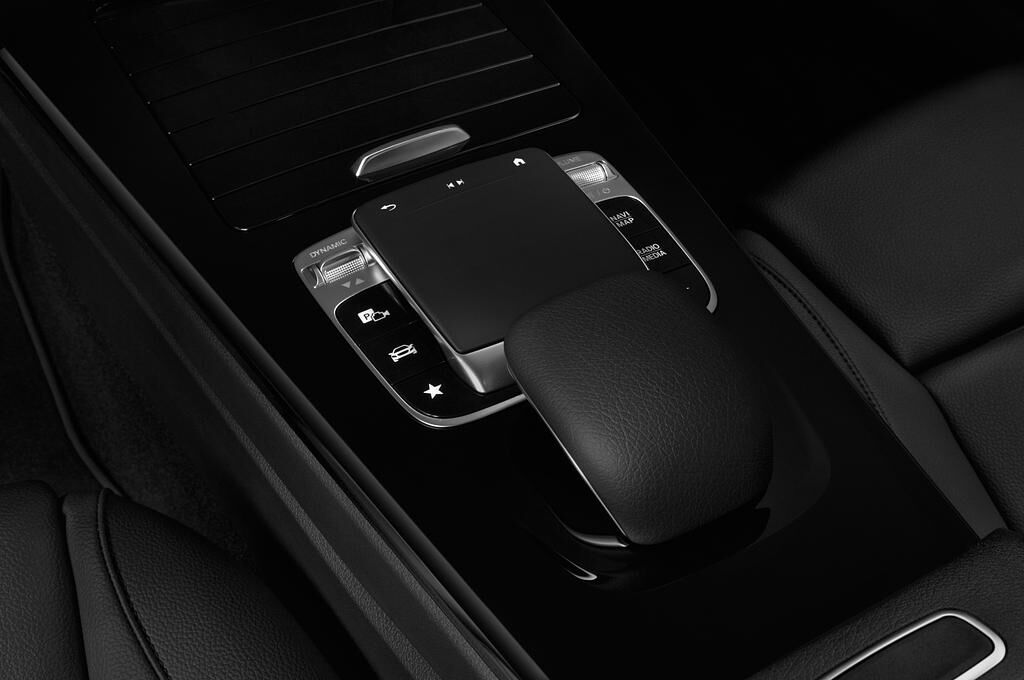 Mercedes A Class (Baujahr 2018) Progressive 5 Türen Schalthebel