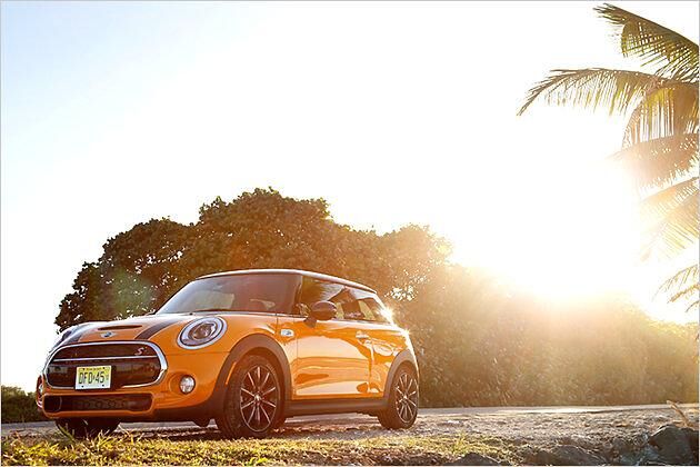 Die Preise beginnen bei 19.700 Euro für den Cooper, der Cooper S kostet 23.800 Euro. Den später startenden One gibt es schon für 17.450 Euro