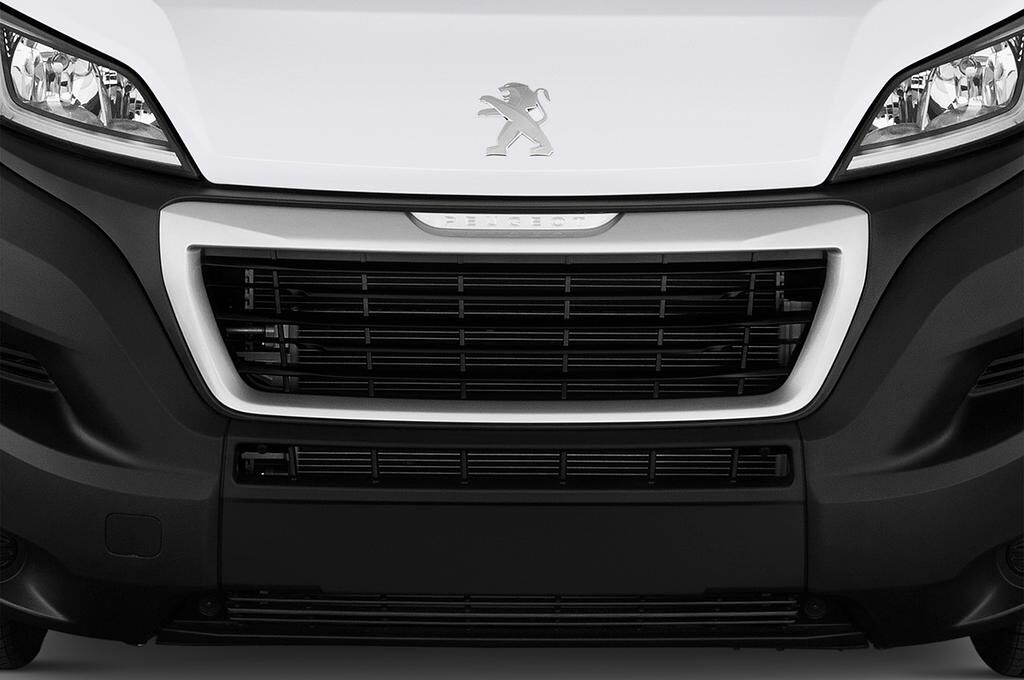 Peugeot Boxer (Baujahr 2017) - 2 Türen Kühlergrill und Scheinwerfer