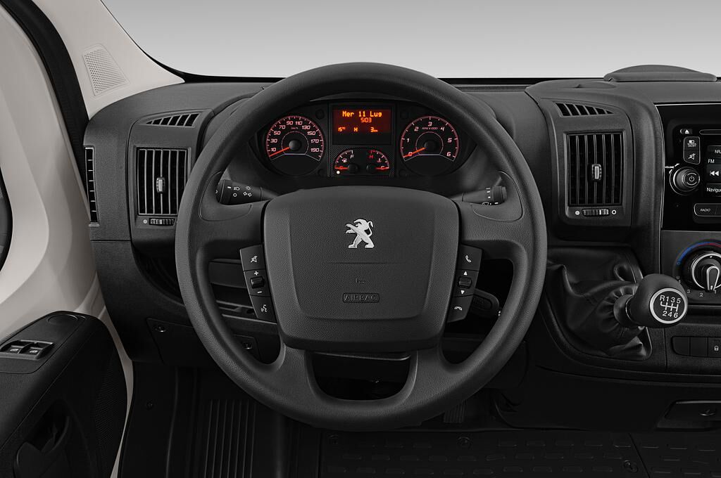 Peugeot Boxer (Baujahr 2019) - 4 Türen Lenkrad
