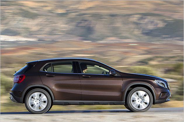 Die großen Räder mit den üppigen Karosserieausschnitten sorgen optisch für Dynamik