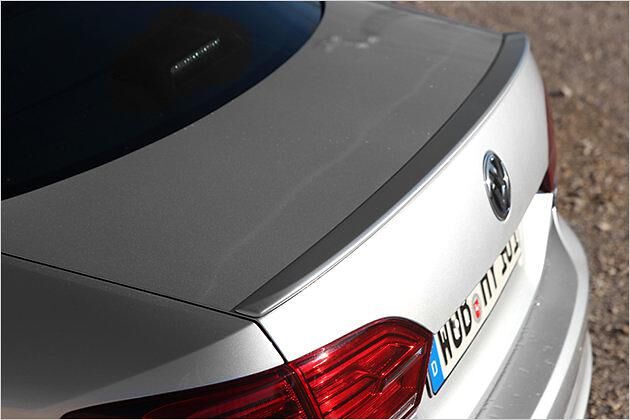 Auf dem Heck befindet sich eine schmale Abrisskante