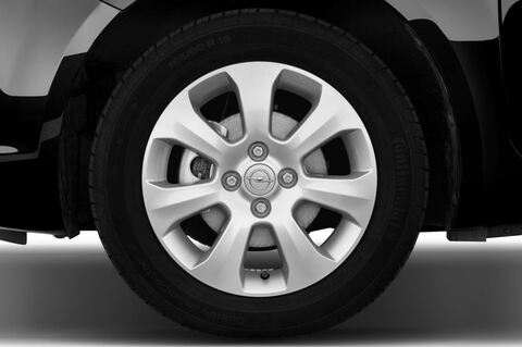 Opel Agila (Baujahr 2011) Edition 5 Türen Reifen und Felge