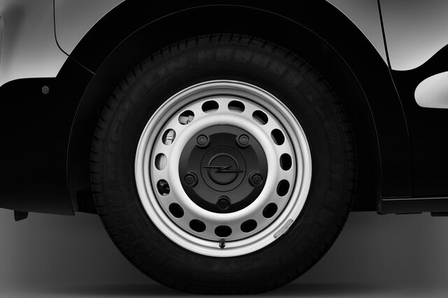 Opel Vivaro (Baujahr 2020) Innovation 4 Türen Reifen und Felge