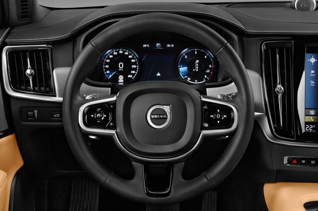 Volvo V90 (Baujahr 2017) Cross Country Pro 5 Türen Lenkrad