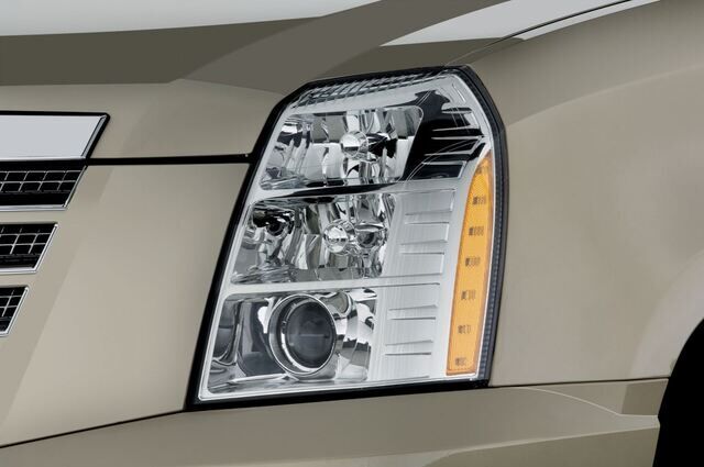 Cadillac Escalade (Baujahr 2008) Elegance 5 Türen Scheinwerfer
