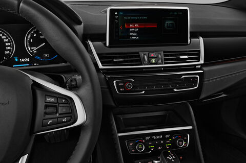 BMW 2 Series Active Tourer (Baujahr 2018) iperformance Sport Line 5 Türen Radio und Infotainmentsystem