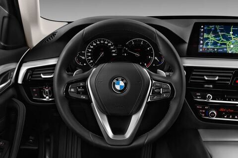 BMW 5 Series Touring (Baujahr 2017) Sport 5 Türen Lenkrad