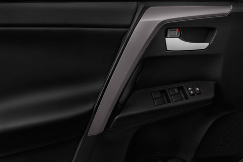 Toyota RAV4 (Baujahr 2018) Style Selection 5 Türen Bedienungselemente Tür