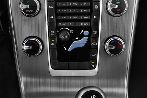 Volvo V60 Cross Country (Baujahr 2017) Summum 5 Türen Temperatur und Klimaanlage