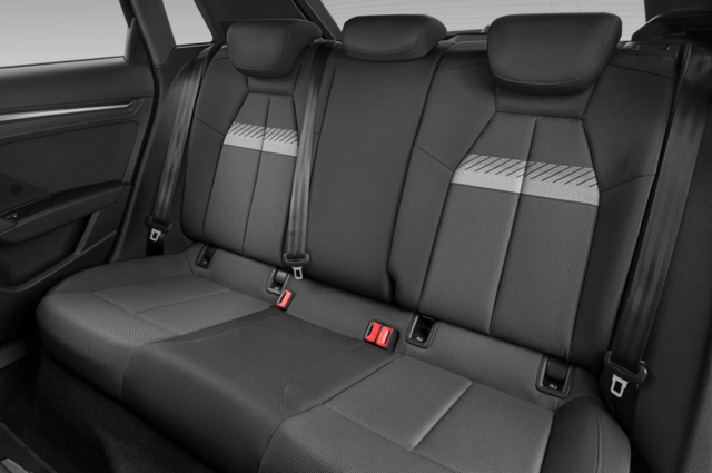 Audi A3 Sportback (Baujahr 2023) Advanced 5 Türen Rücksitze