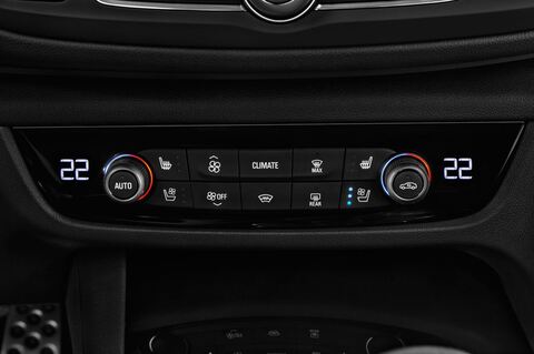Opel Insignia Sports Tourer (Baujahr 2018) Ultimate Exclusive 5 Türen Temperatur und Klimaanlage