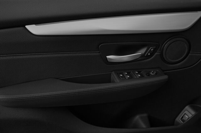 BMW 2 Series Active Tourer (Baujahr 2018) Luxury 5 Türen Bedienungselemente Tür