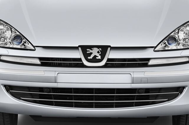 Peugeot 807 (Baujahr 2011) Allure 5 Türen Kühlergrill und Scheinwerfer