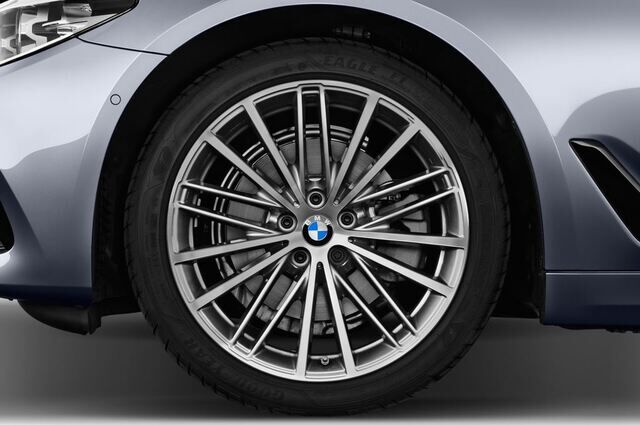 BMW 5 Series Touring (Baujahr 2017) Sport 5 Türen Reifen und Felge