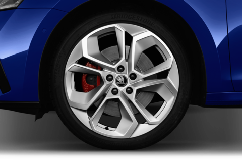 Skoda Octavia Combi iV (Baujahr 2021) RS 5 Türen Reifen und Felge