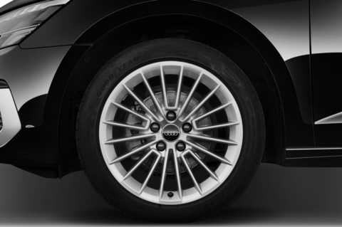 Audi A3 Sportback (Baujahr 2023) Advanced 5 Türen Reifen und Felge