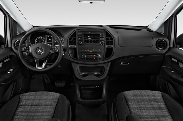 Mercedes Vito (Baujahr 2019) - 5 Türen Cockpit und Innenraum