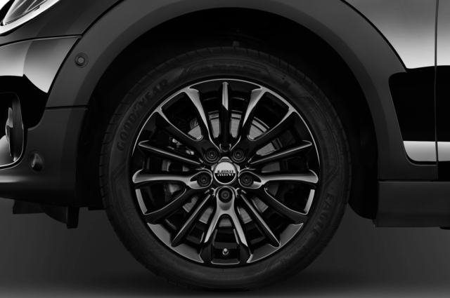 MINI Clubman (Baujahr 2022) Cooper Essential 5 Türen Reifen und Felge