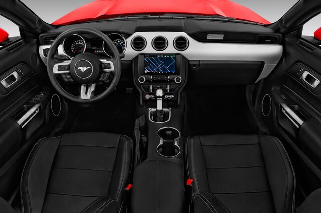 Ford Mustang (Baujahr 2016) GT 2 Türen Cockpit und Innenraum