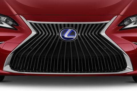 Lexus ES (Baujahr 2019) Luxury Line 4 Türen Kühlergrill und Scheinwerfer