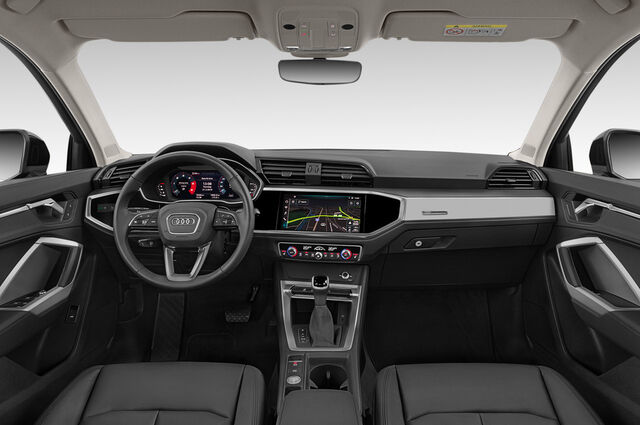 Audi Q3 (Baujahr 2019) Advanced 5 Türen Cockpit und Innenraum