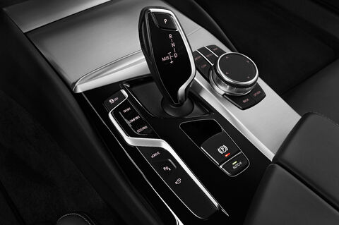 BMW 5 Series Plug-In Hybrid (Baujahr 2018) Sport Line 4 Türen Schalthebel