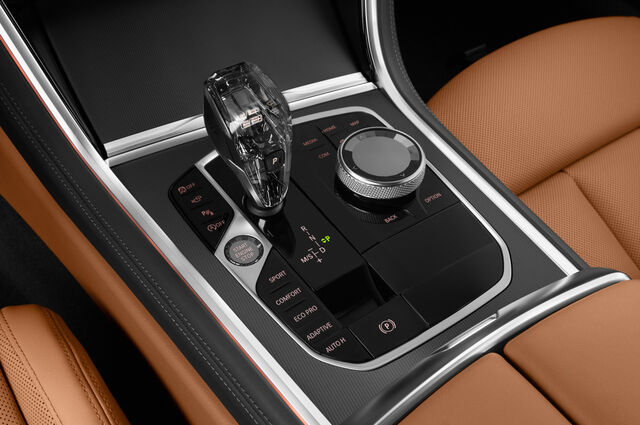 BMW 8 Series Gran Coupe (Baujahr 2019) Basis 4 Türen Schalthebel