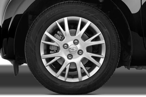 Toyota IQ (Baujahr 2010) + 3 Türen Reifen und Felge