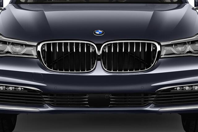 BMW 7 Series (Baujahr 2016) - 4 Türen Kühlergrill und Scheinwerfer