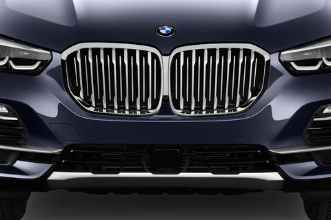 BMW X5 (Baujahr 2019) xLine 5 Türen Kühlergrill und Scheinwerfer