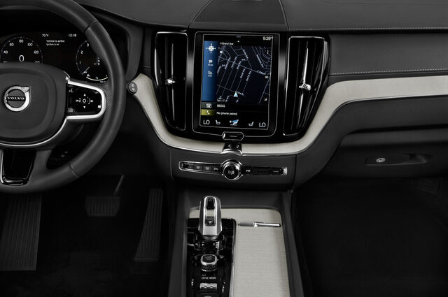 Volvo XC60 Plug-in Hybrid (Baujahr 2018) Inscription 5 Türen Mittelkonsole