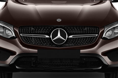 Mercedes GLC Coupe (Baujahr 2018) Standard 5 Türen Kühlergrill und Scheinwerfer