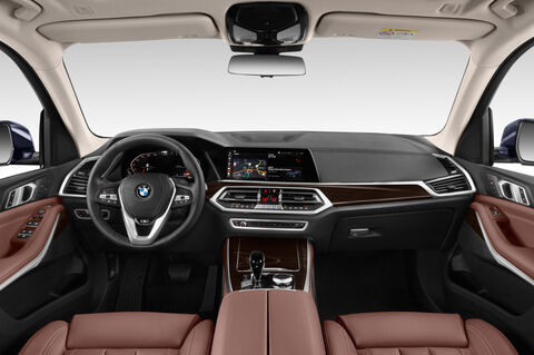 BMW X5 (Baujahr 2019) xLine 5 Türen Cockpit und Innenraum