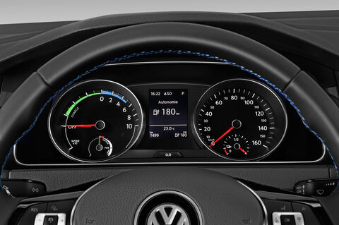 Volkswagen e-Golf (Baujahr 2019) - 5 Türen Tacho und Fahrerinstrumente