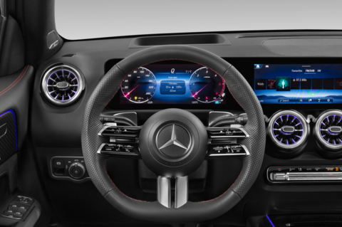 Mercedes GLB (Baujahr 2024) 200d AMG Line 5 Türen Lenkrad