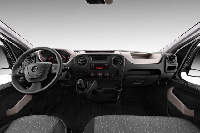 Opel Movano (Baujahr 2017) - 4 Türen Cockpit und Innenraum