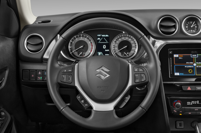 Suzuki Vitara Hybrid (Baujahr 2023) Comfort+ 5 Türen Lenkrad