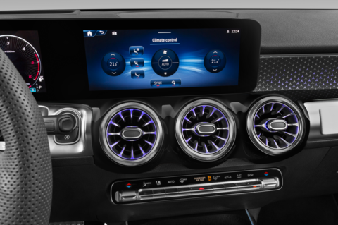Mercedes GLB (Baujahr 2024) 200d AMG Line 5 Türen Temperatur und Klimaanlage