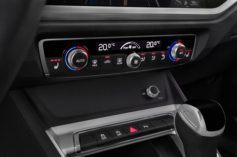 Audi Q3 (Baujahr 2019) Advanced 5 Türen Temperatur und Klimaanlage