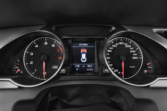 Audi A5 (Baujahr 2011) - 5 Türen Tacho und Fahrerinstrumente