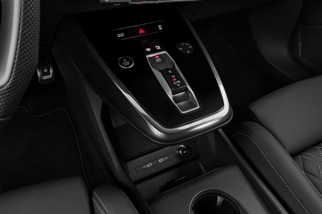 Audi Q4 e-tron (Baujahr 2022) EV S Line 5 Türen Schalthebel