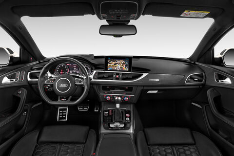 Audi RS 6 Avant (Baujahr 2019) - 5 Türen Cockpit und Innenraum