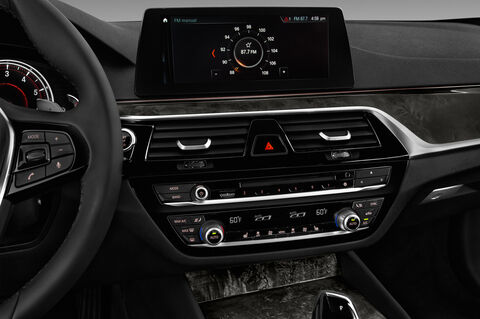 BMW 5 Series (Baujahr 2018) Sport 4 Türen Radio und Infotainmentsystem