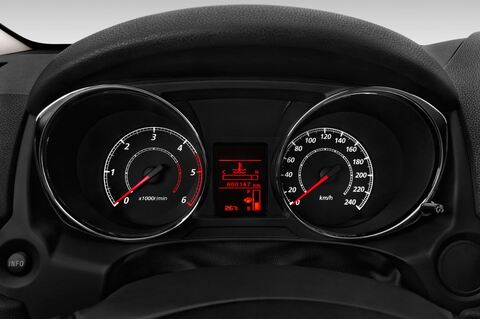 Citroen C4 Aircross (Baujahr 2016) Exclusive 5 Türen Tacho und Fahrerinstrumente