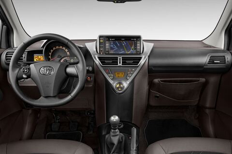 Toyota IQ (Baujahr 2010) + 3 Türen Cockpit und Innenraum