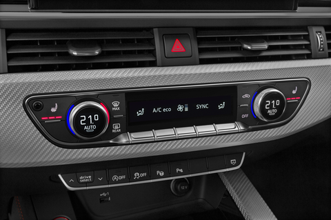 Audi RS4 Avant (Baujahr 2023) - 5 Türen Temperatur und Klimaanlage