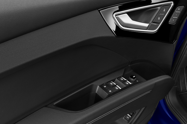 Audi Q4 e-tron (Baujahr 2022) EV S Line 5 Türen Bedienungselemente Tür
