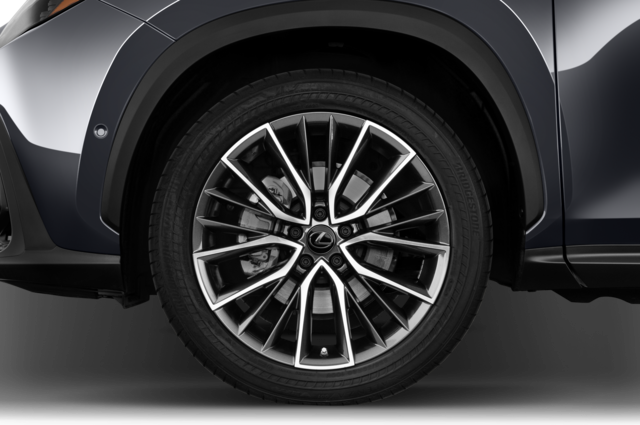 Lexus NX (Baujahr 2022) 350h Luxury Line 5 Türen Reifen und Felge