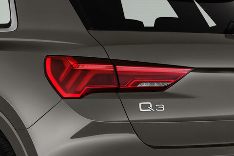 Audi Q3 (Baujahr 2019) S line 5 Türen Rücklicht